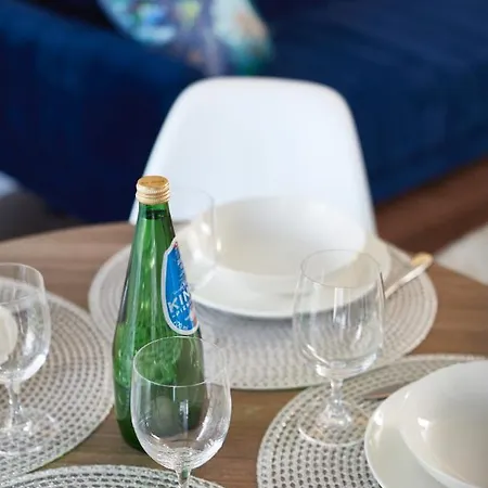 Wronia Business By Bookinghost *